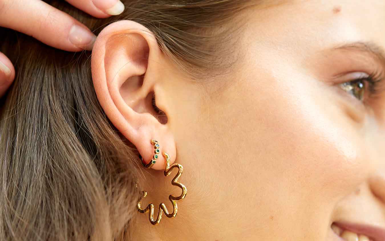  What Are Huggie Hoop Earrings How Do I Wear Them 